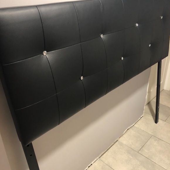 Diamond tuffed headboard - Picture 4 of 4